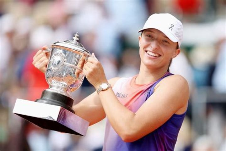 Iga Swiatek Grand Slam / French Open Iga Swiatek blasts past Sofia
