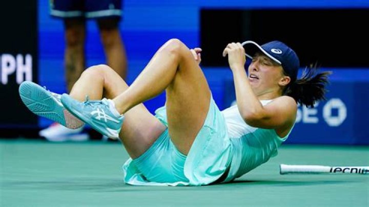 Iga Swiatek r/crossedlegs