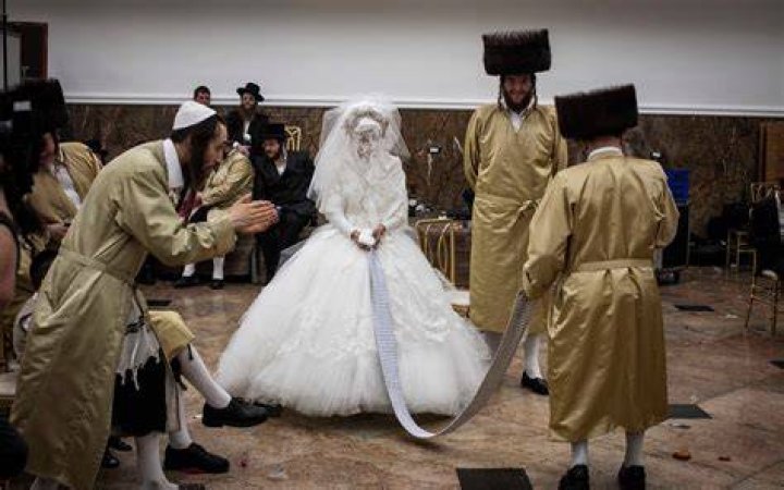 In Orthodox Jewish Enclaves, an Alarm Sounds Over Eating Disorders