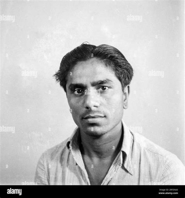 Indian man continues to hold his arm up after 43 years Freak Lore