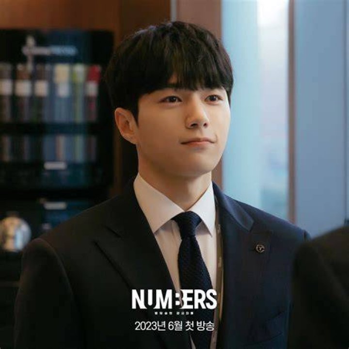INFINITE&rsquo;s Kim Myung Soo Is A Brilliant Accountant With A Hidden Agenda