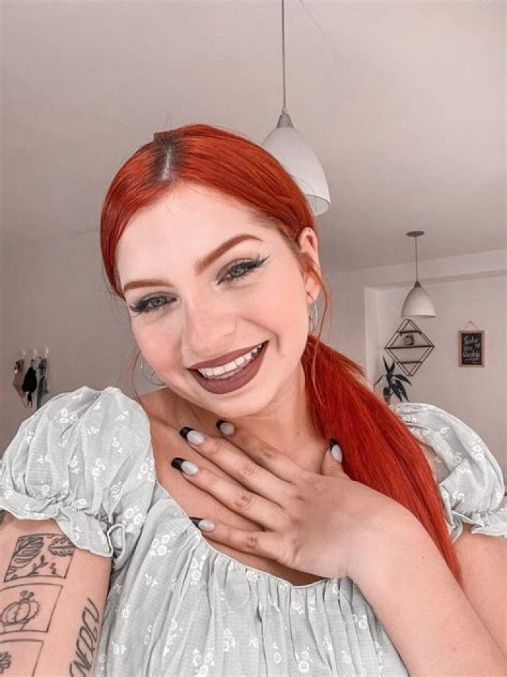 Influencer venezolana Marian y YA! causa revuelo con su nueva cuenta en
