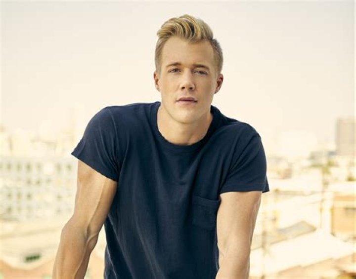Interview Hunter Clowdus Talks The CW&rsquo;s All American Popternative
