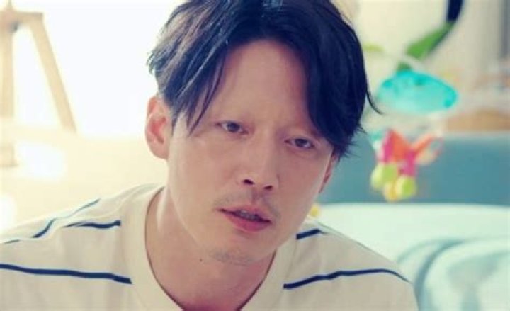 Intip Potret Jang Hyuk Perankan Sosok Suami dan Ayah di Drama &ldquo;Family