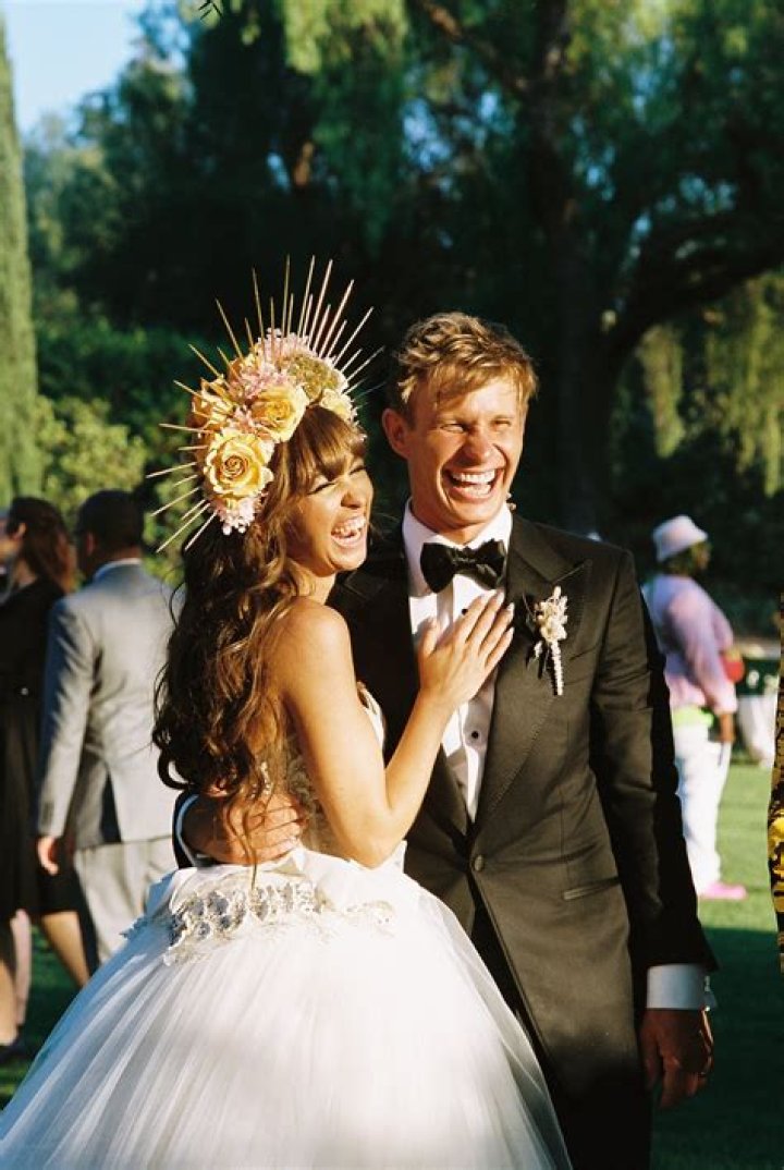 Is Christopher Reid Married? His Bio, Age, Wife, Height and Net worth