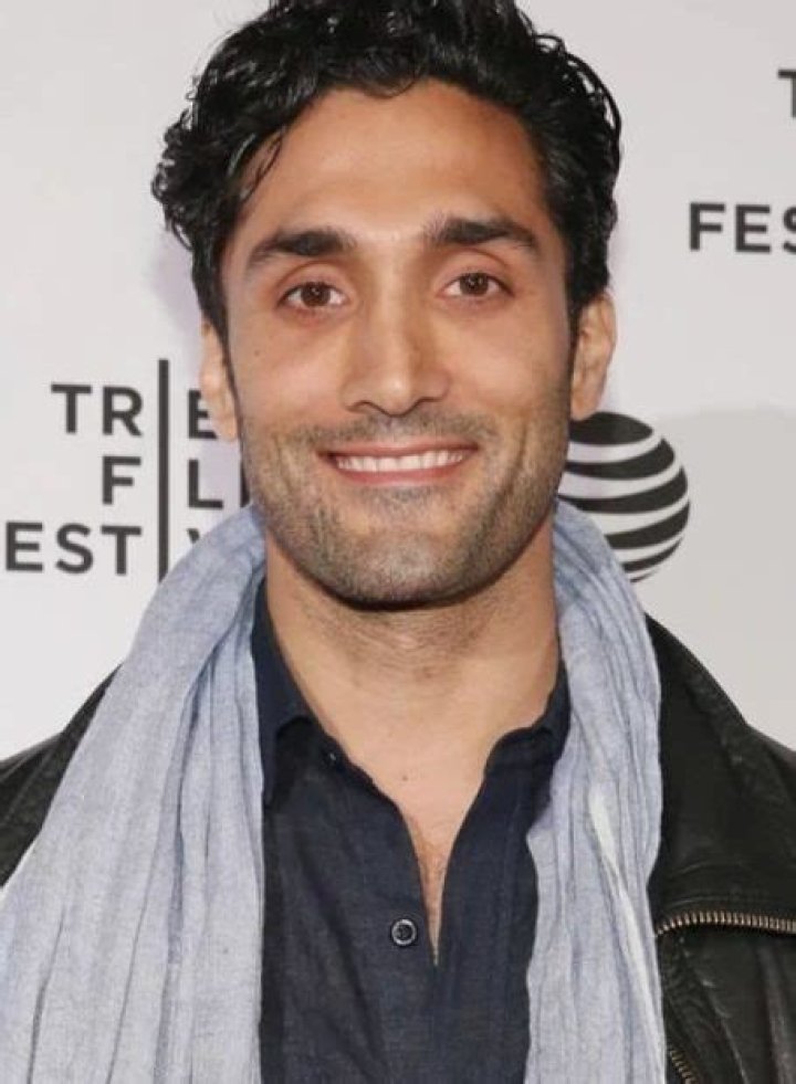 Is Dominic Rains Married to Wife? Is he dating a girlfriend?