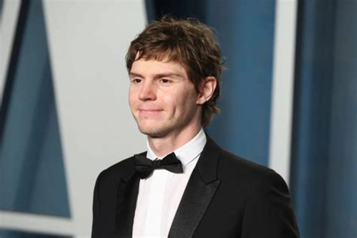 Is Evan Peters Single? And Who Has The Actor Dated? ELLE Australia