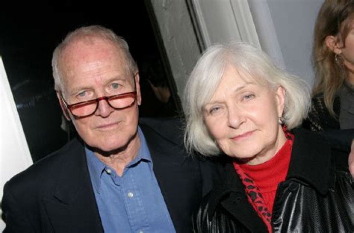 Is Joanne Woodward still alive or dead?