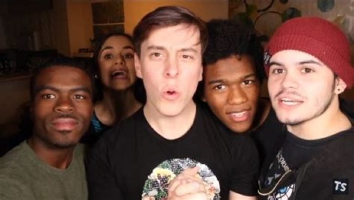 Is Thomas Sanders Gay and Does He Have A Boyfriend?