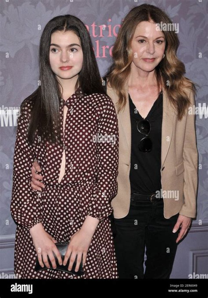 Isabella Kathryn Coben Net Worth 2022/2021, Salary, Age, Height