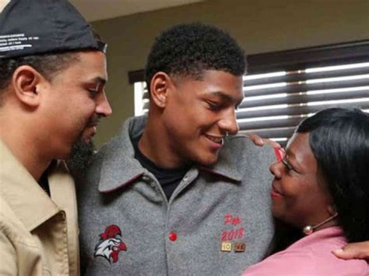 Isiah Pacheco Family Parents, Siblings And Girlfriend SPORTBLIS