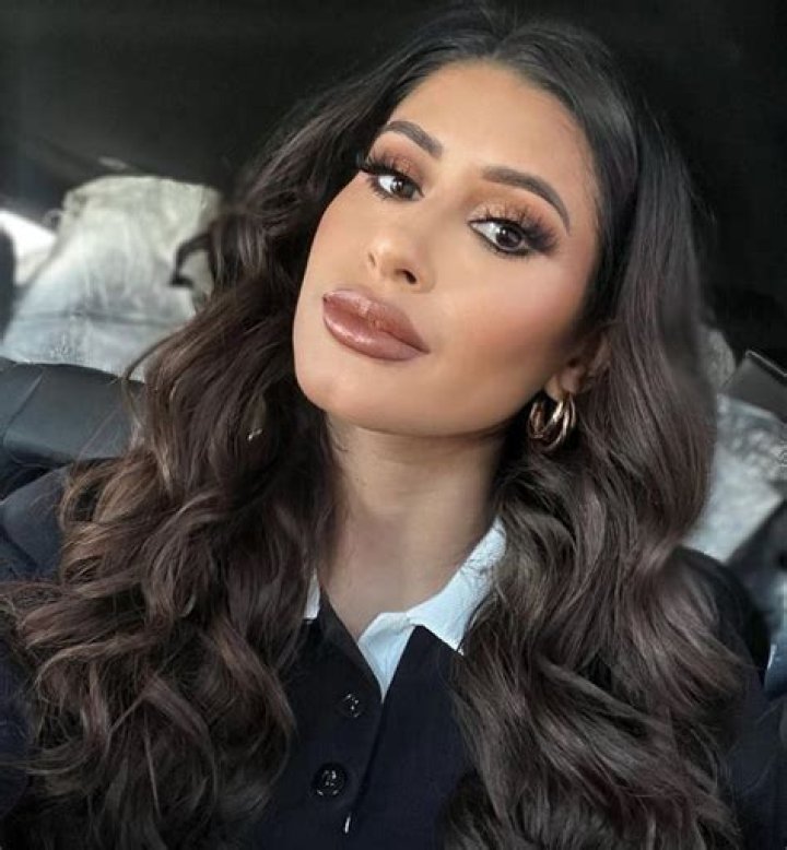 Itati A. Lopez on Instagram "🖤" en 2023 Itati