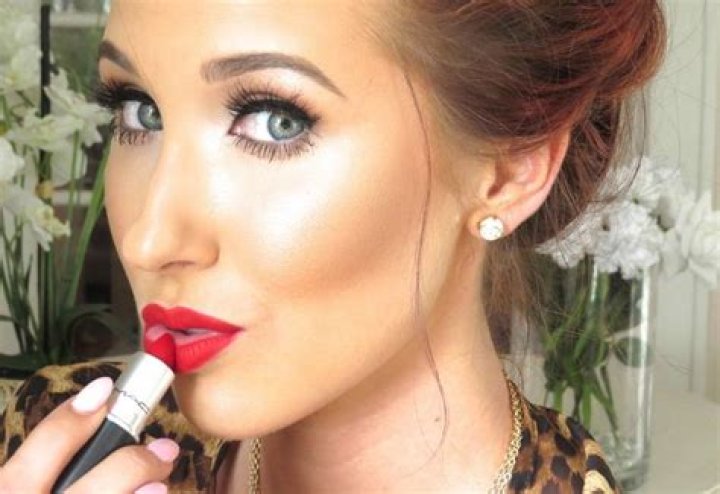 Jaclyn Hill! I die for her... Just ordered MAC Shaping Powder in