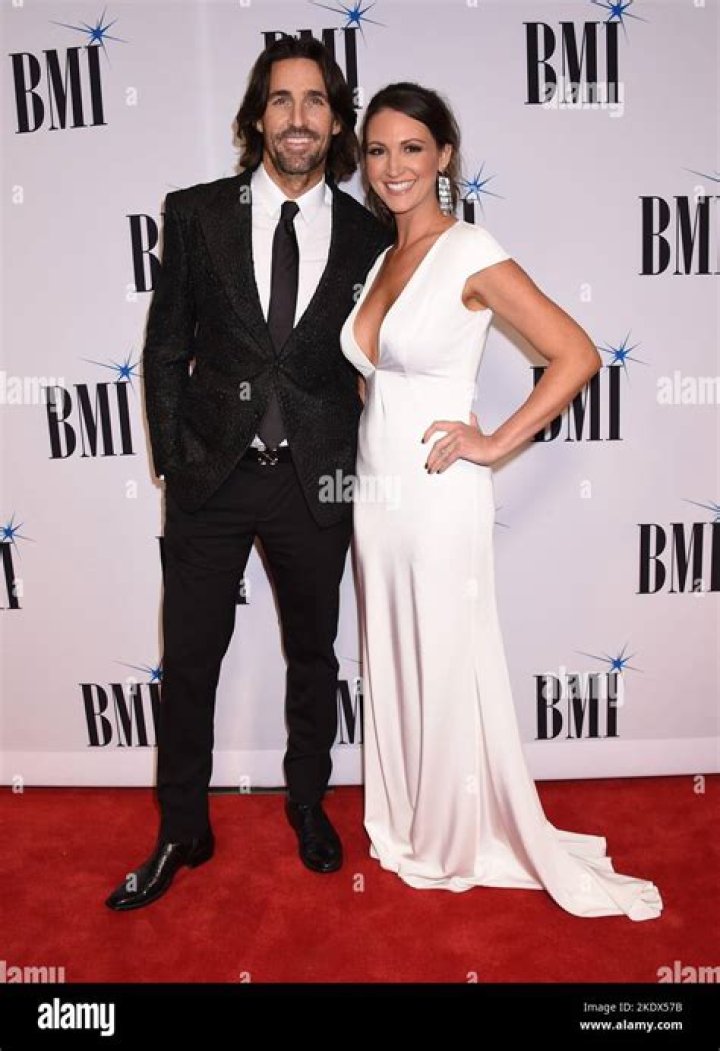 Jake Owen and Erica Hartlein are ENGAGED!
