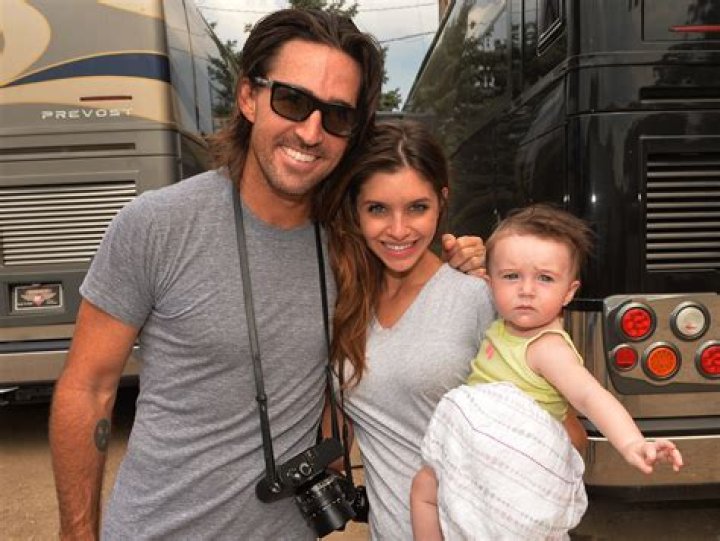 Jake Owen and Girlfriend Erica Hartlein Expecting First Child Together