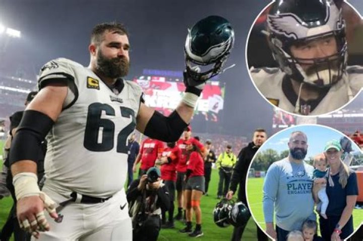 Jason Kelce tells Eagles teammates he&rsquo;s retiring after emotional