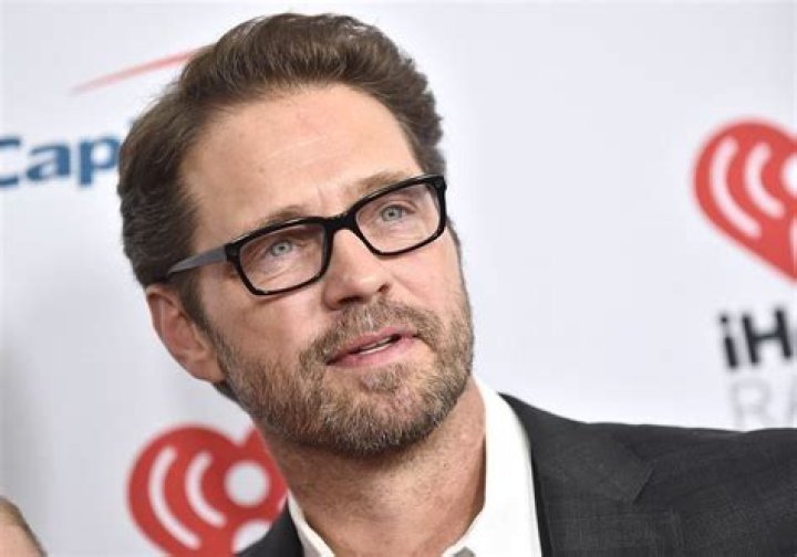 Jason Priestley Biography (Age, Height, Girlfriend & More) mrDustBin