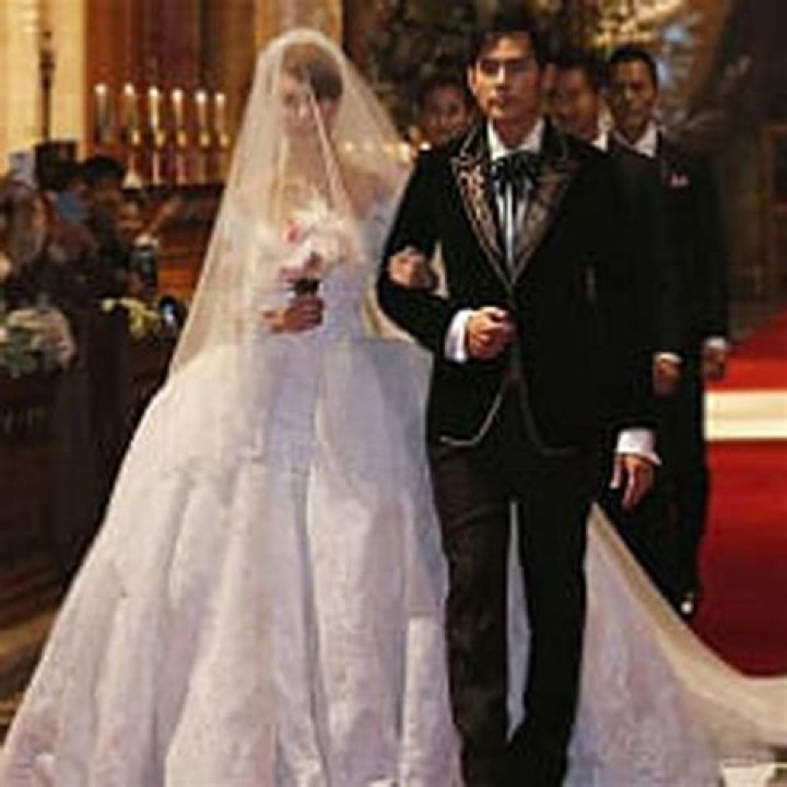 Jay Chou marries Hannah Quinlivan in Yorkshire, England