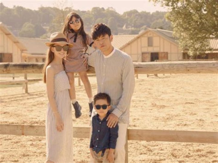 Jay Chou shares first proper family photo theHive.Asia