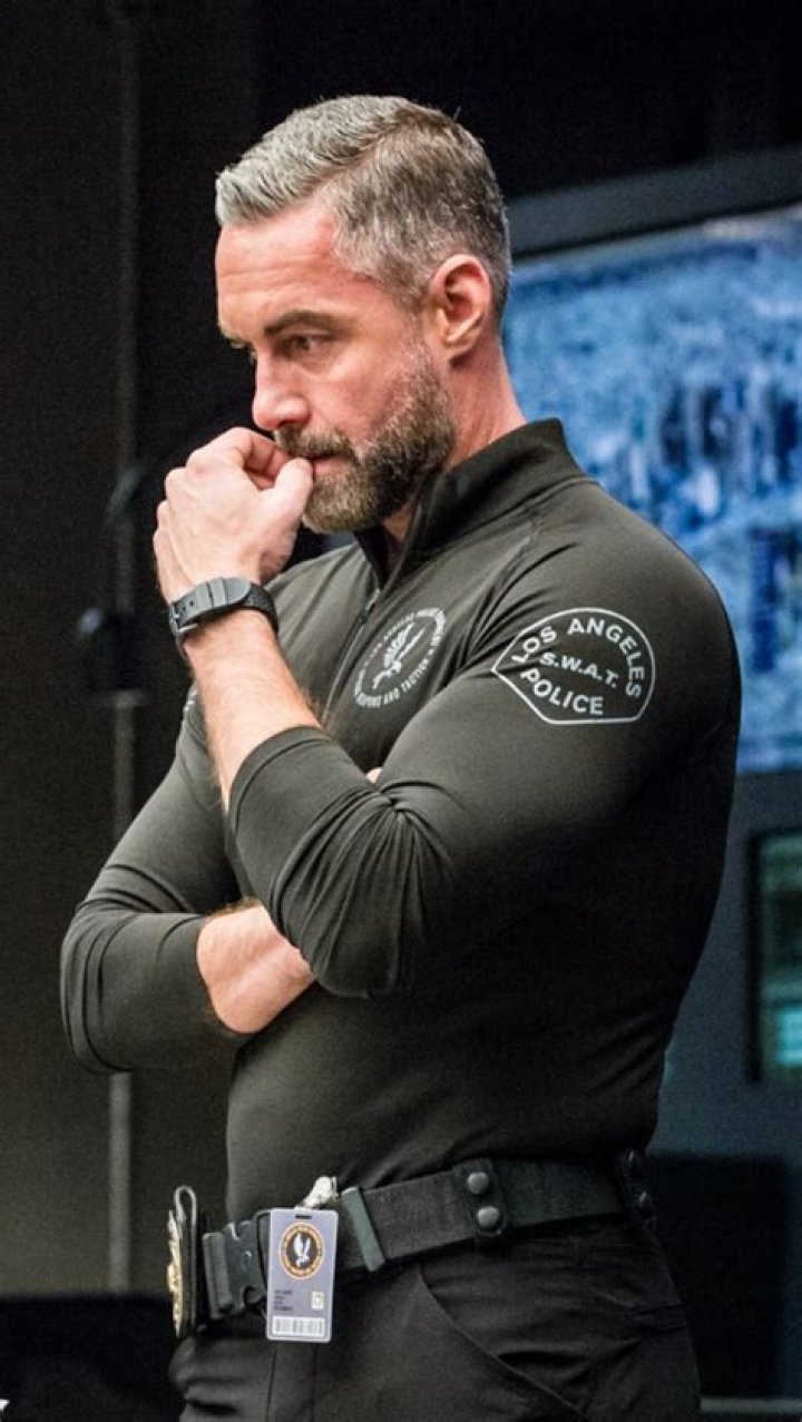 Jay Harrington Men with grey hair, Sexy men, Handsome men