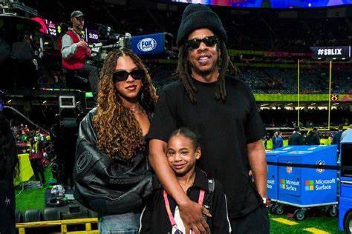 Jay with his family. Eric,Jay,Jason,Grayson,Lauren,Marcus Celebrity
