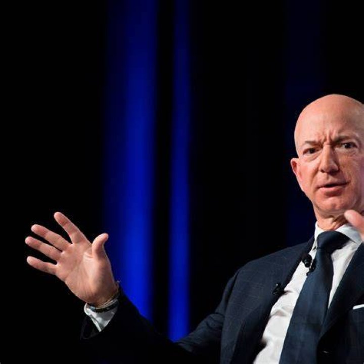 Jeff Bezos accused the National Enquirer of extortion. Legal experts