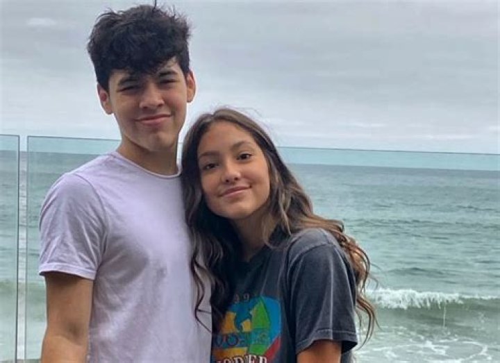 Jenna Ortega Family Boyfriend, Siblings, Parents NewsFinale