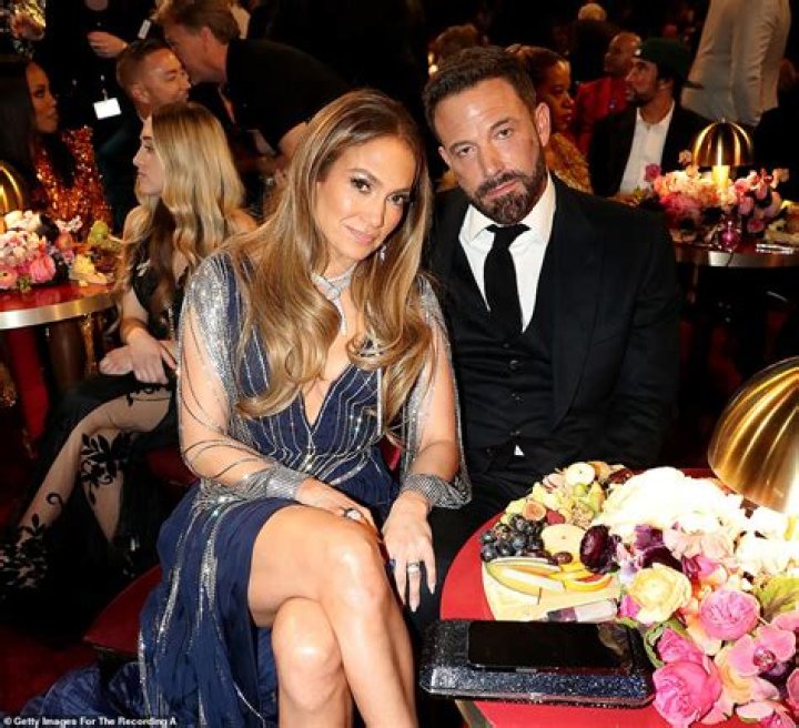 Jennifer Lopez, Ben Affleck sing duet at starry Christmas party