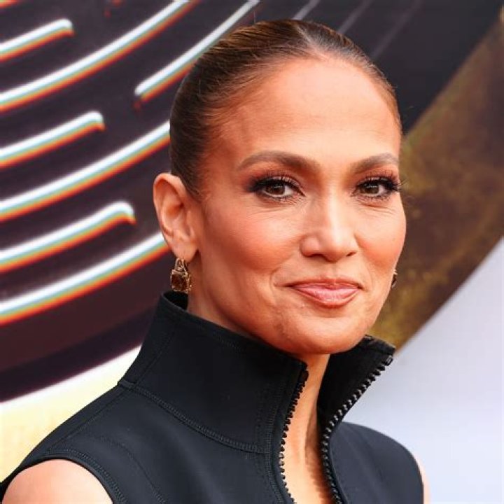 Jennifer Lopez Made a Thirsty Purchase for Ben Affleck While Wearing