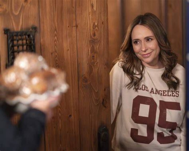 Jennifer Love Hewitt Celebrates 9 Years of Marriage With Tribute to