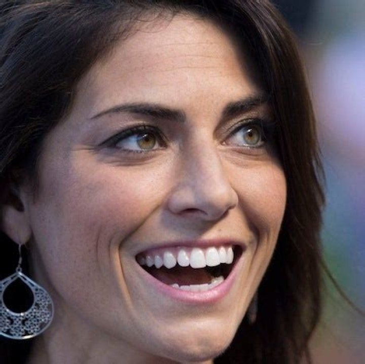 Jenny Dell joins CBS as NFL sideline reporter The Boston Globe