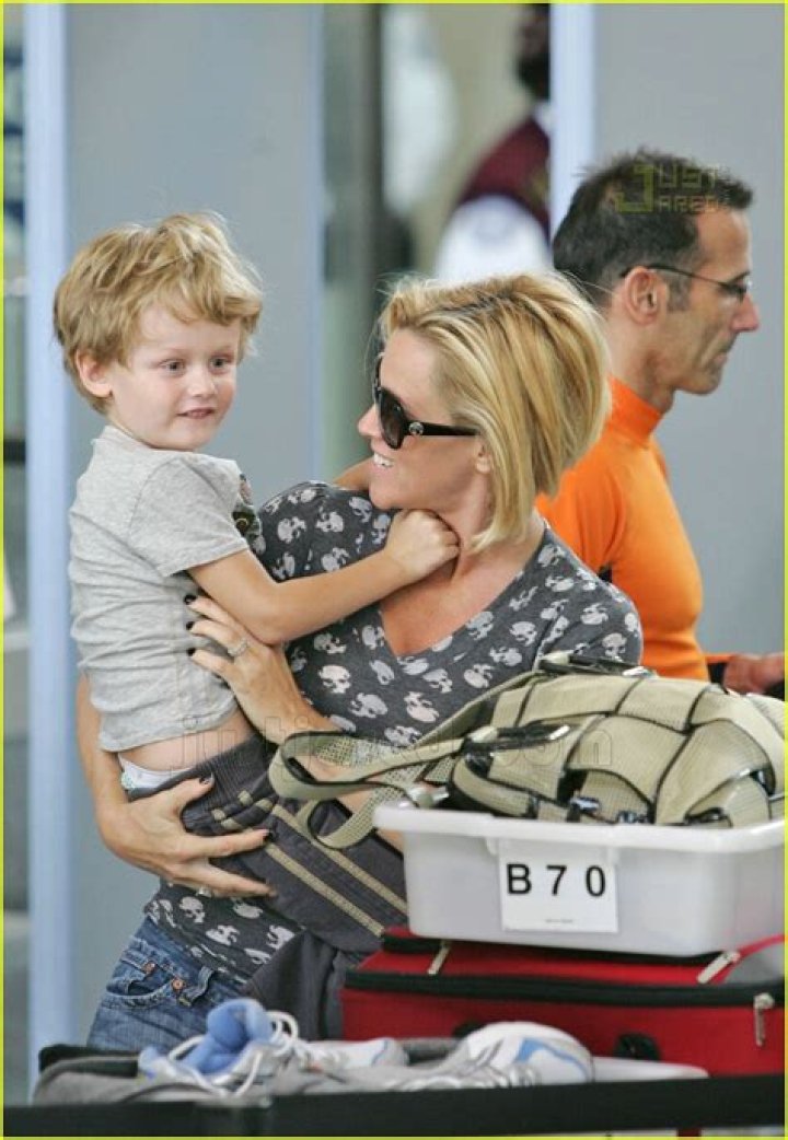 Jenny Jets Off with Son Evan Photo 435121 Celebrity Babies, Evan