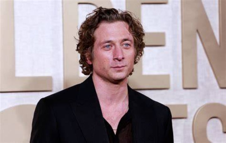 Jeremy Allen White image