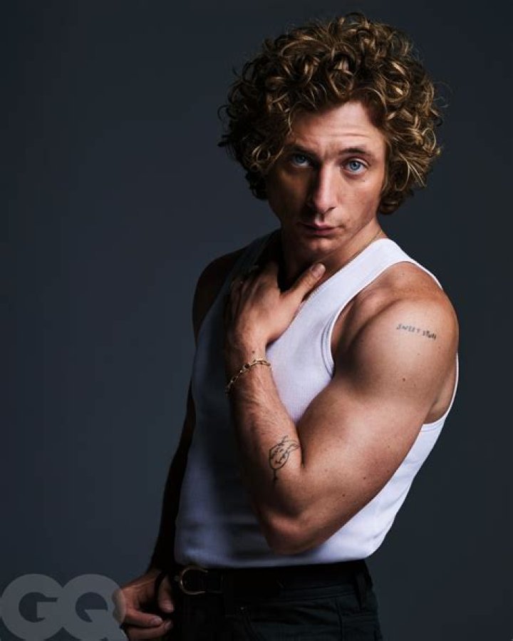 Jeremy Allen White Lip Muscles