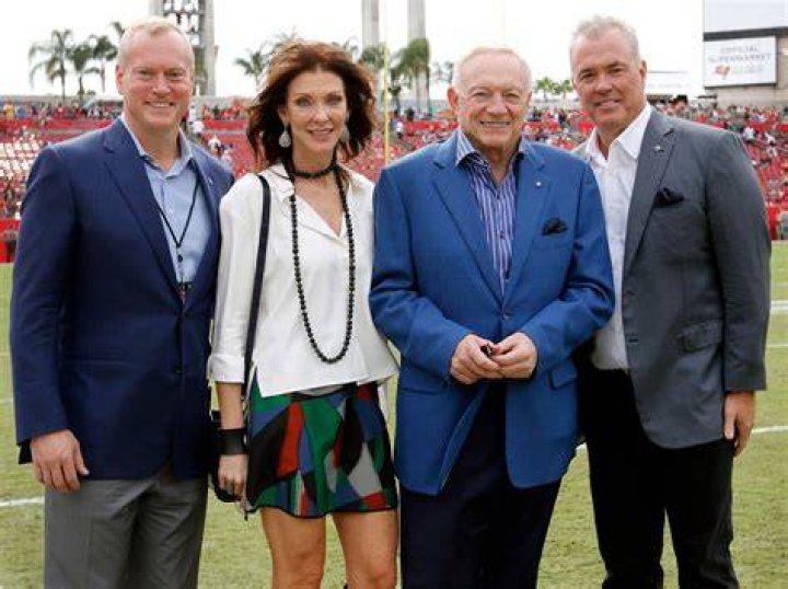 Jerry Jones photo EdghanTamerlan