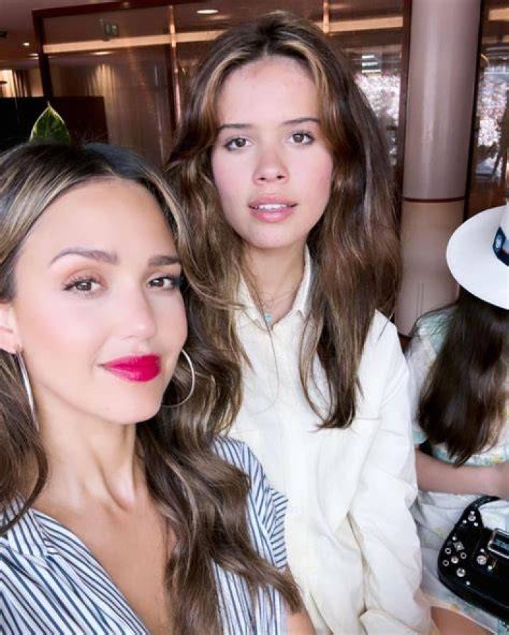 Jessica Alba and Daughter Honor, 13, Are Twins in July 4 Video 'My