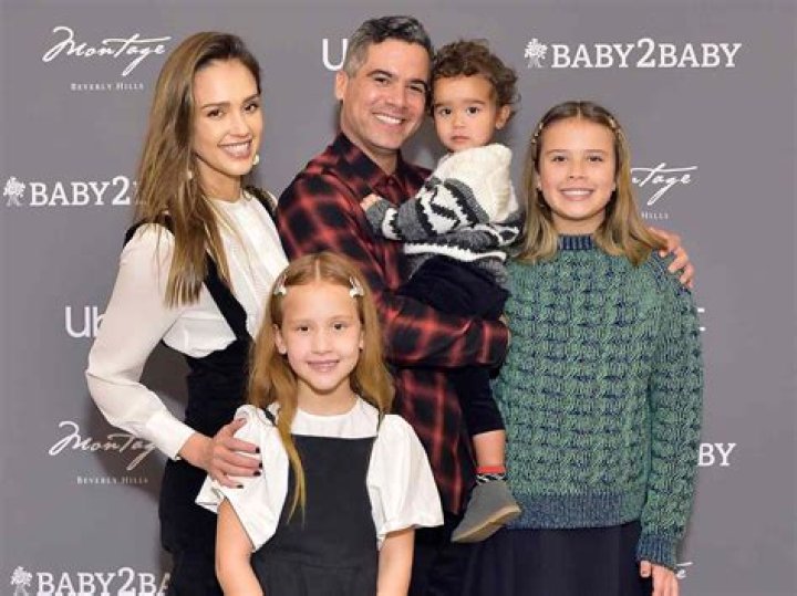 Jessica Alba Bio, Age, Family, Net Worth, Husband, Education, Instagram,