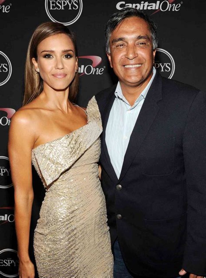 Jessica Alba Reveals Her Dad Has Thyroid Cancer