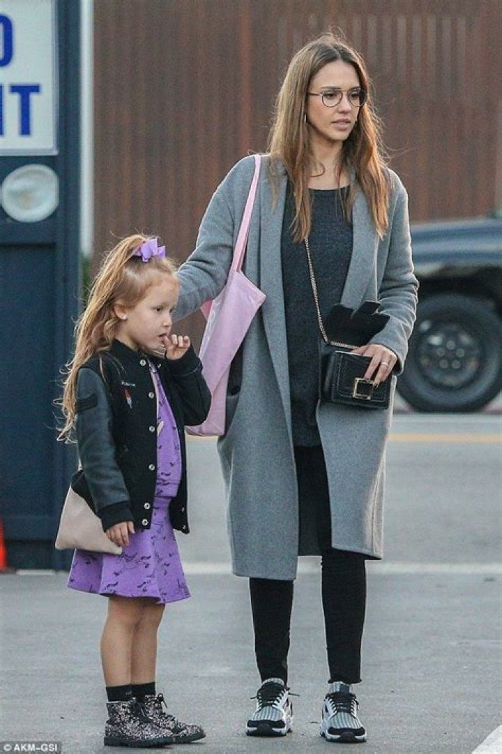 Jessica Alba spends day with daughters Honor and Haven Daily Mail Online