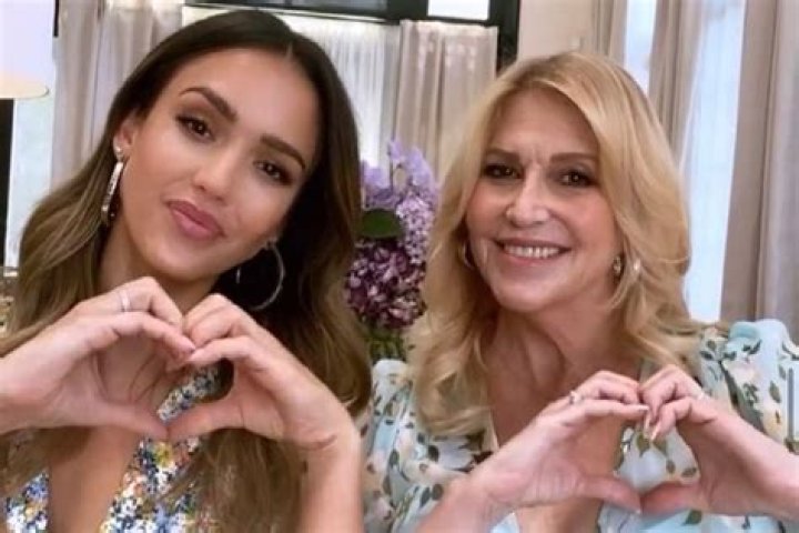 Jessica Alba wishes 'beautiful mom' Cathy a happy birthday