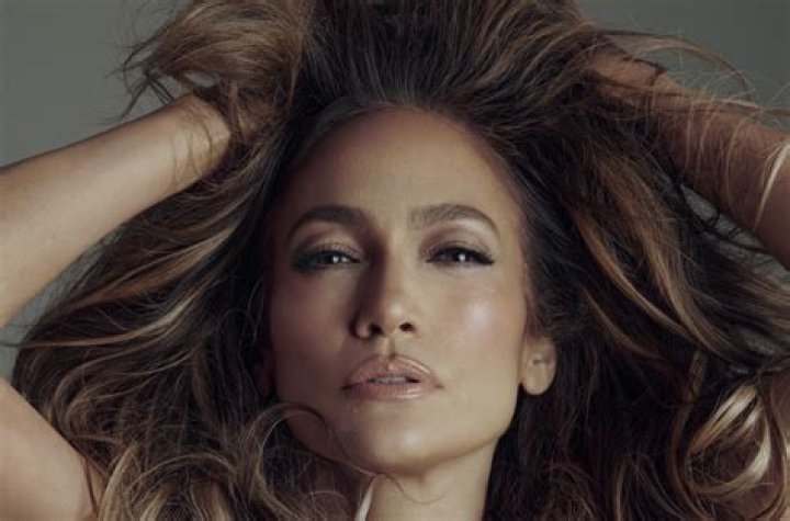 J.Lo takes a walk in New York. J Lo Fashion, Fashion