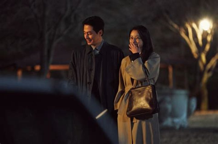 Jo In Sung & Han Hyo Joo make a stunning visual couple for 'Harper's