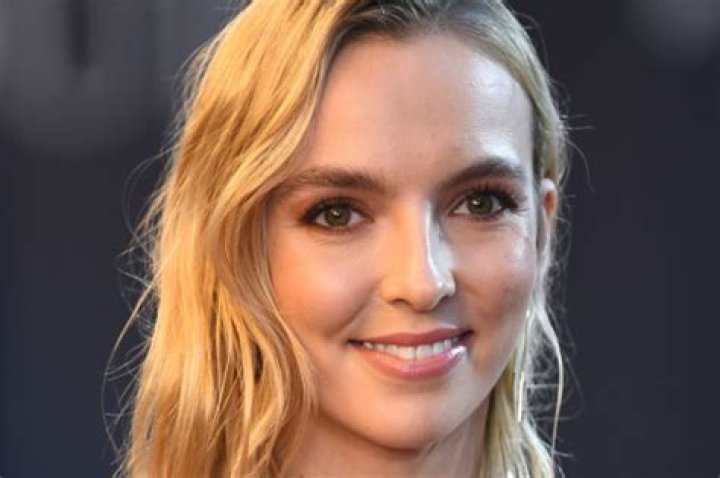 Jodie Comer tearfully announces she is heading US for onewoman play