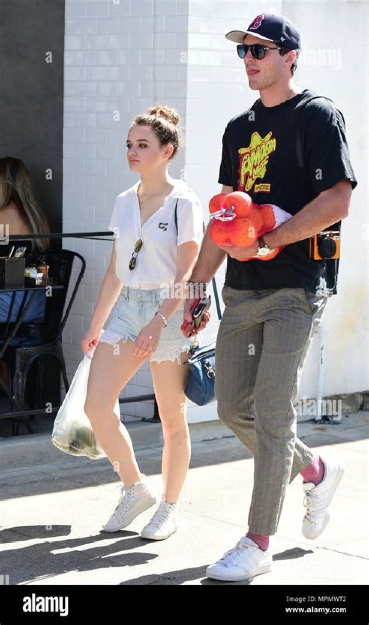 Joey King & Boyfriend Steven Piet Go On a Triple Date with Her Sisters