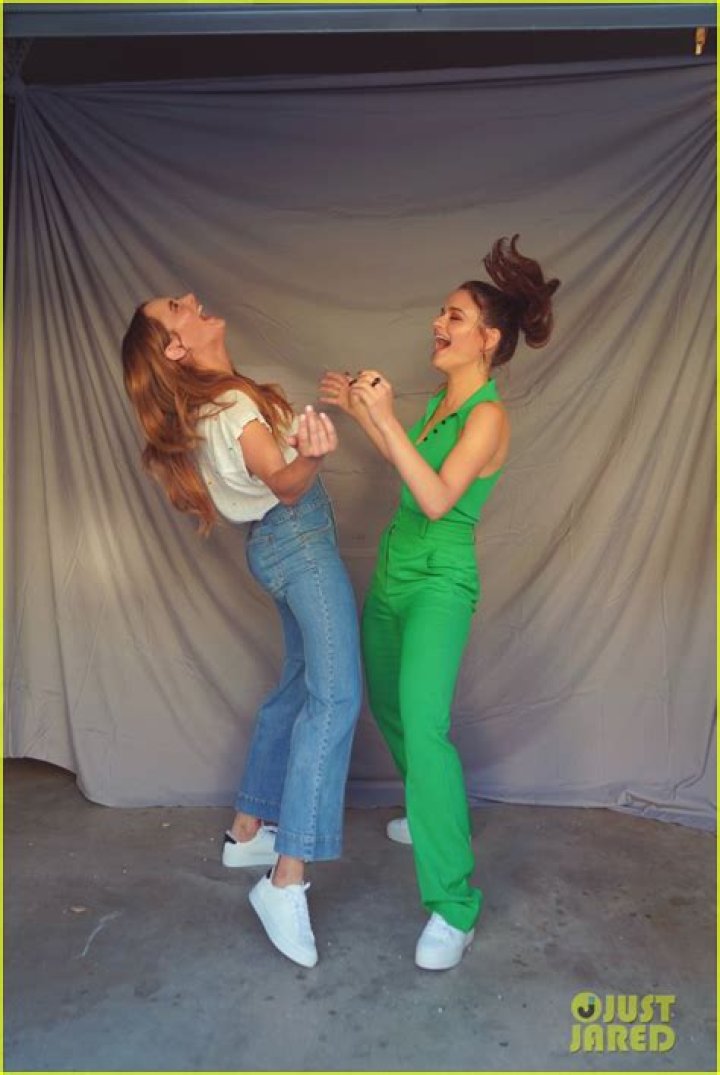 Joey King Working On Secret Project With Sister Hunter King! Photo