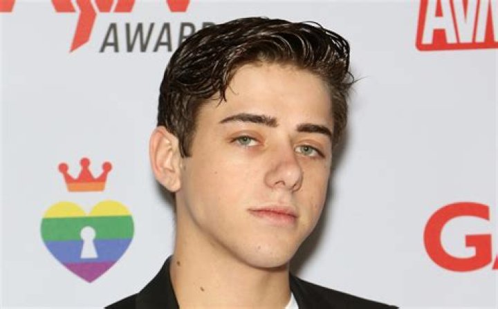 Joey Mills Porn actor rallies for performers to accept no less than 1,000