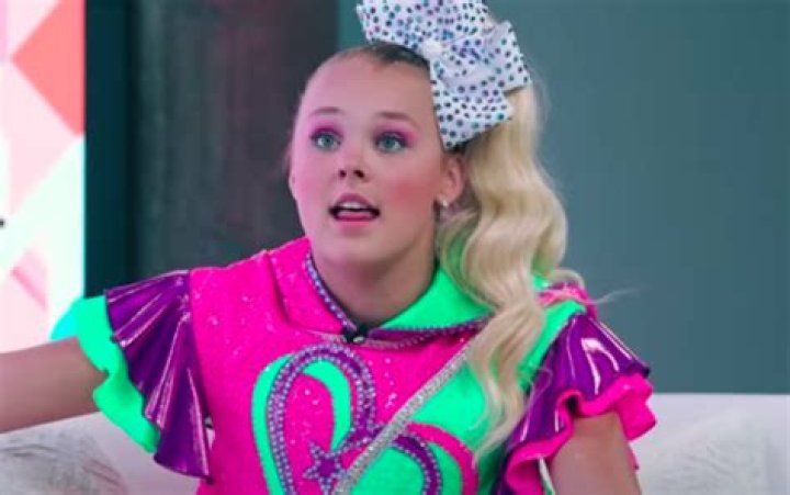 JoJo Siwa Says She Wasn't Invited to 2022 Nickelodeon Kids' Choice Awards