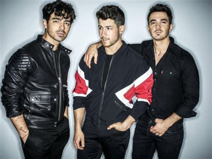 Jonas Brothers gobble up halftime gig at Cowboys' Thanksgiving Day game