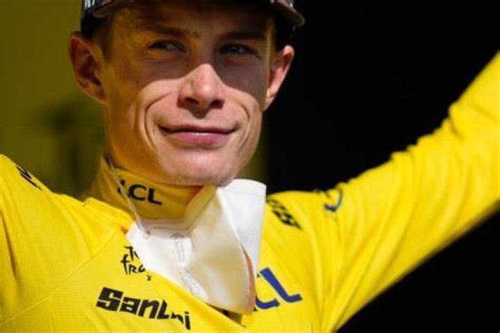 Jonas Vingegaard holds Tour de France lead as Mads Pedersen wins Stage