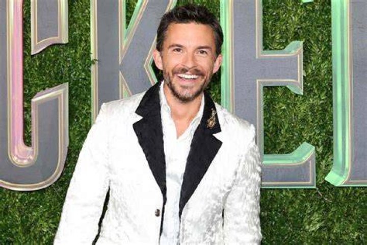 Jonathan Bailey de Bridgerton y su posible novio Homosensual